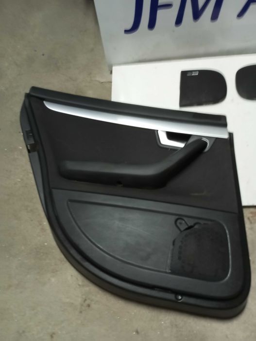 Par de Quartelas Traseiras Audi A4 B7 (2004-2008)