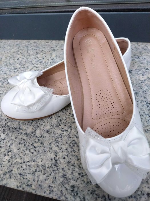 Sapatos / Sabrinas brancas - Menina 35