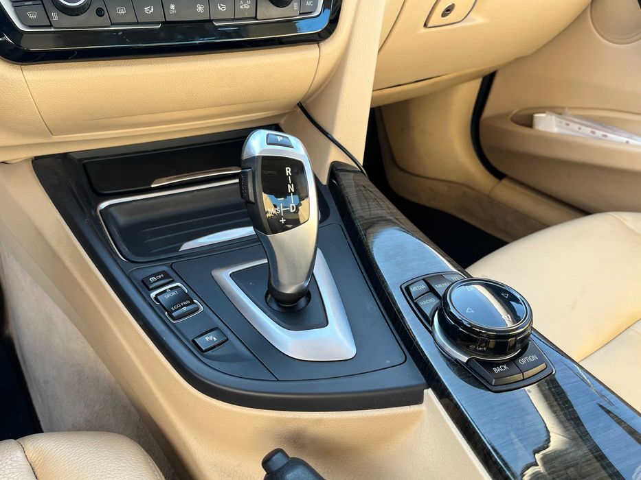 BMW 328i Luxury Line Auto