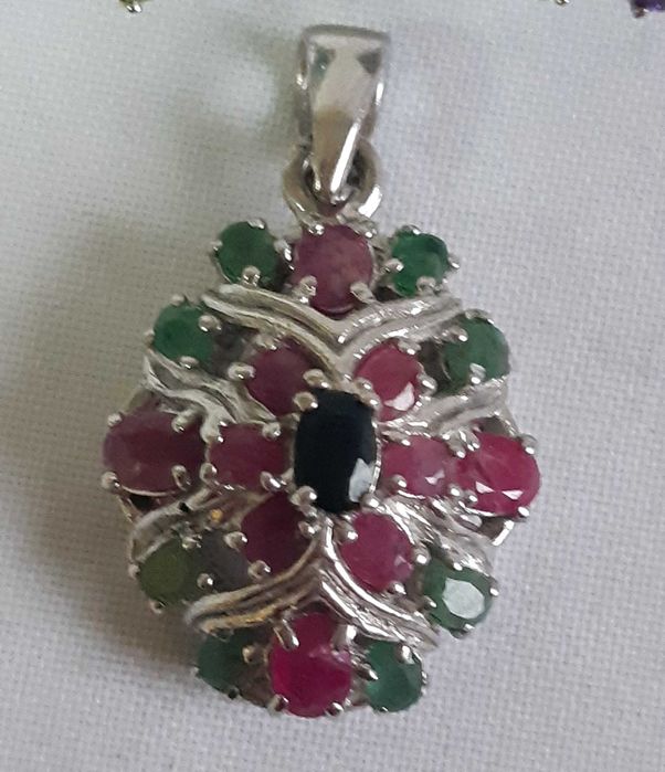 Роскошный серебряный гарнитур с самоцветами