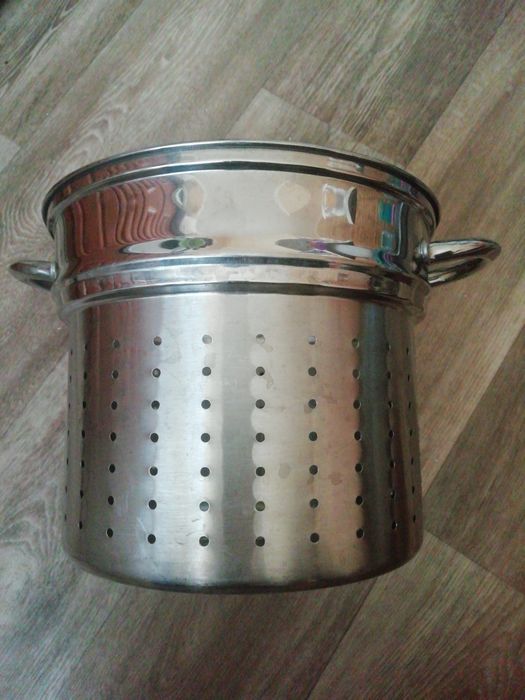 Каструля з отворами