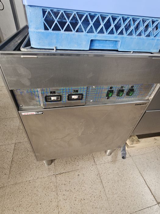 Máquina de lavar loiça basculante