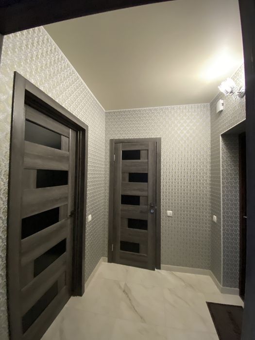 Здається 1 кімнатна в новобудові ЖК Фаворит. Можна на короткий термін