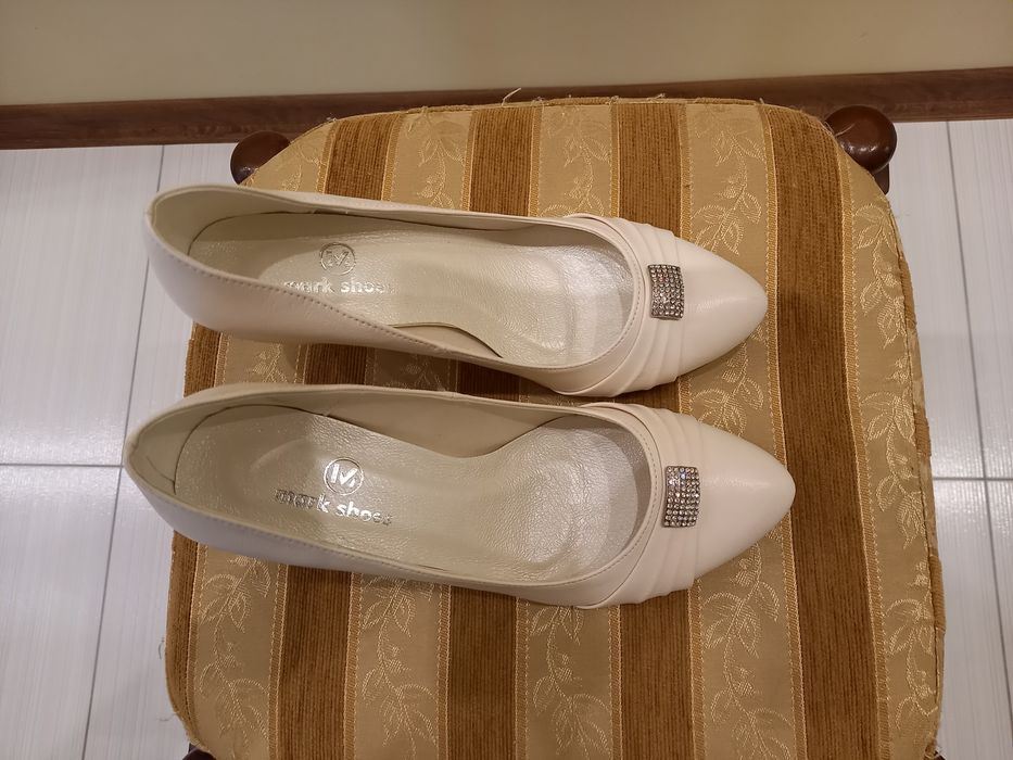Buty ślubne ekri, wizytowe czółenka rozm. 34,35,36