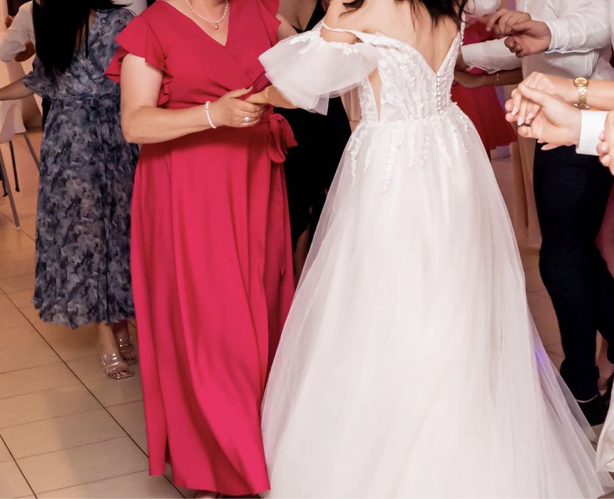 Piękna suknia ślubna hiszpanka