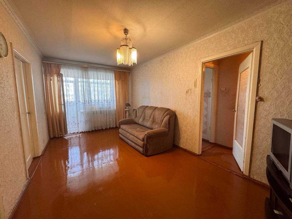 Трикімнатна квартира на Гречанах!