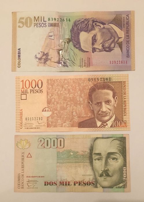 Várias notas estrangeiras antigas