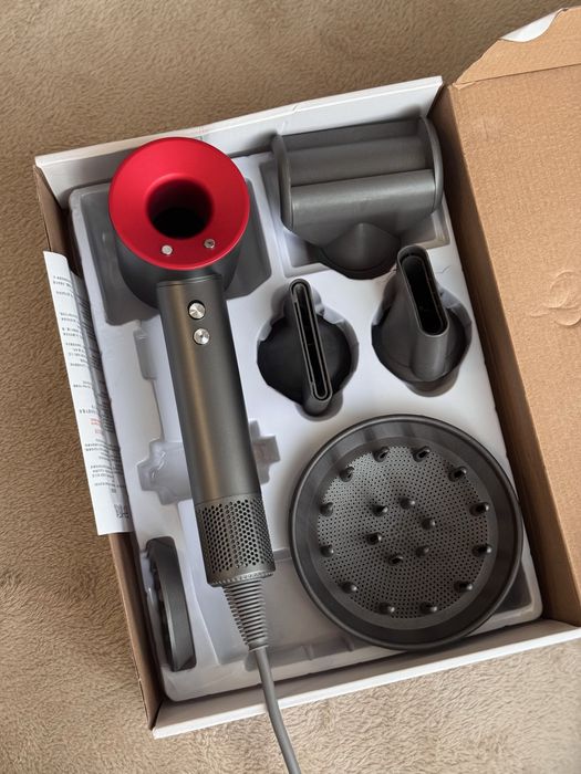 Фен-стайлер у стилі Dyson