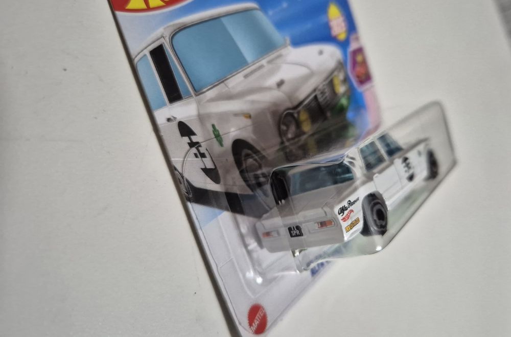 2 Alfa Romeo Hotwheels
