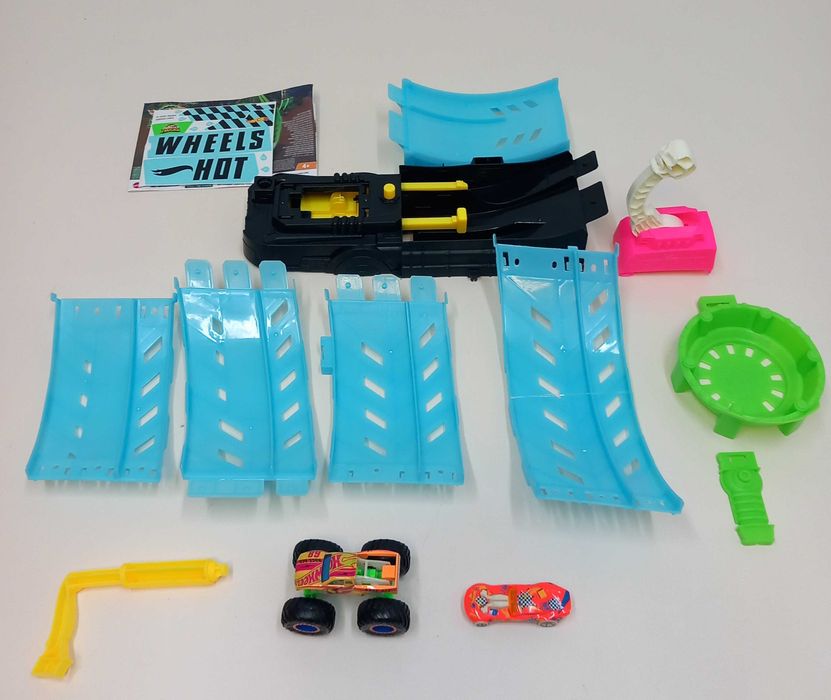 Hot Wheels Monster Trucks Epicka pętla świecąca w ciemnościach HBN02