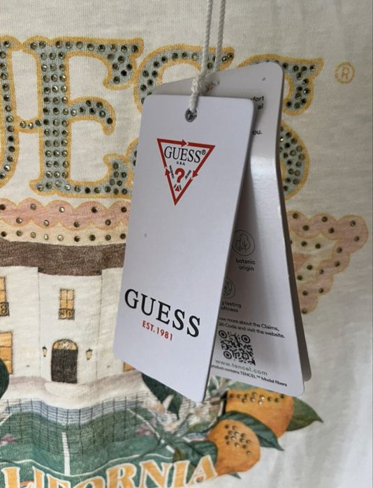 Tshirt Guess xl branca e tons laranja