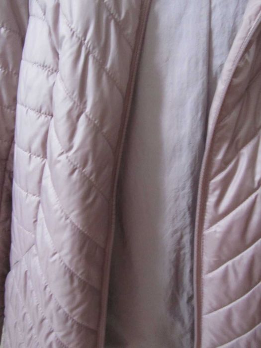 продам куртку демисезонную женскую