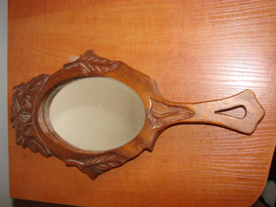 stare drewniane skandynawskie lusterko