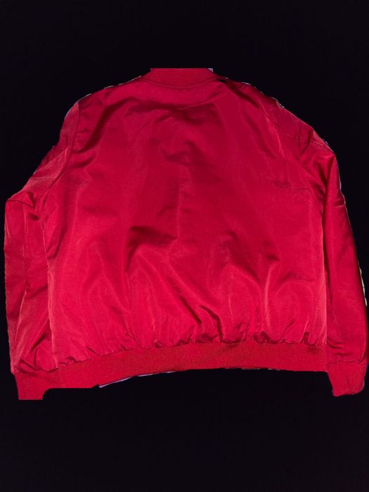 Стильный красный бомбер