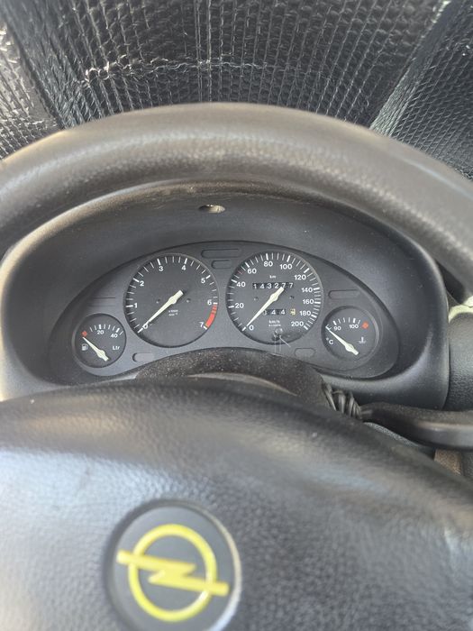 Opel Corsa B 1.0 de 99