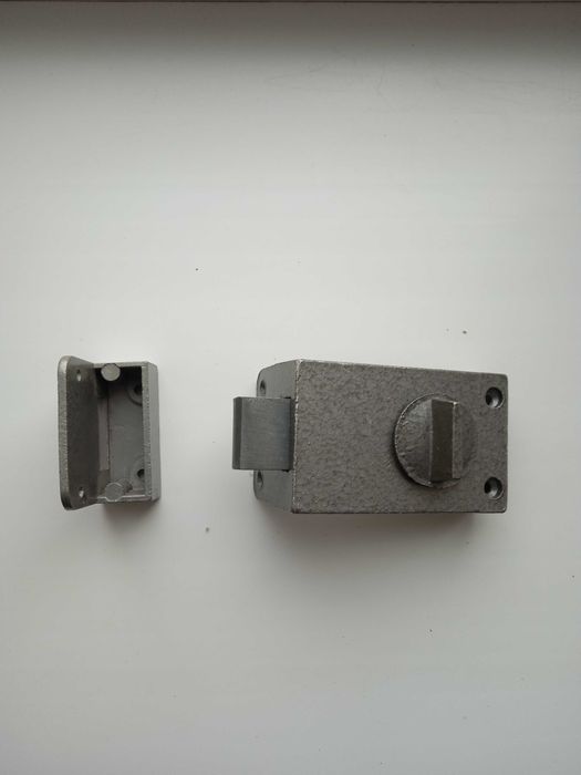 Замок ригельный.