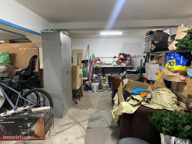 Garagem com 150m2 na Av. Republica, ao El Corte Inglês, possibilidade