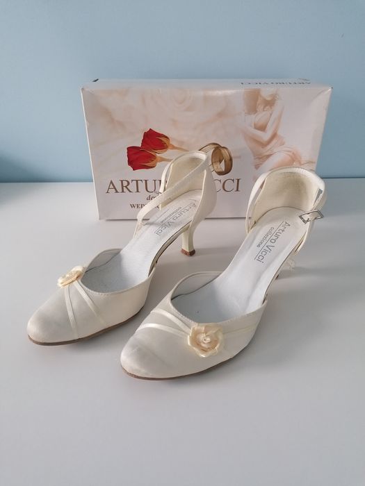 Buty damskie  czółenka  kremowe r. 37