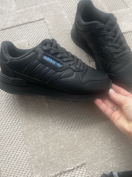 Кросівки на осінь adidas