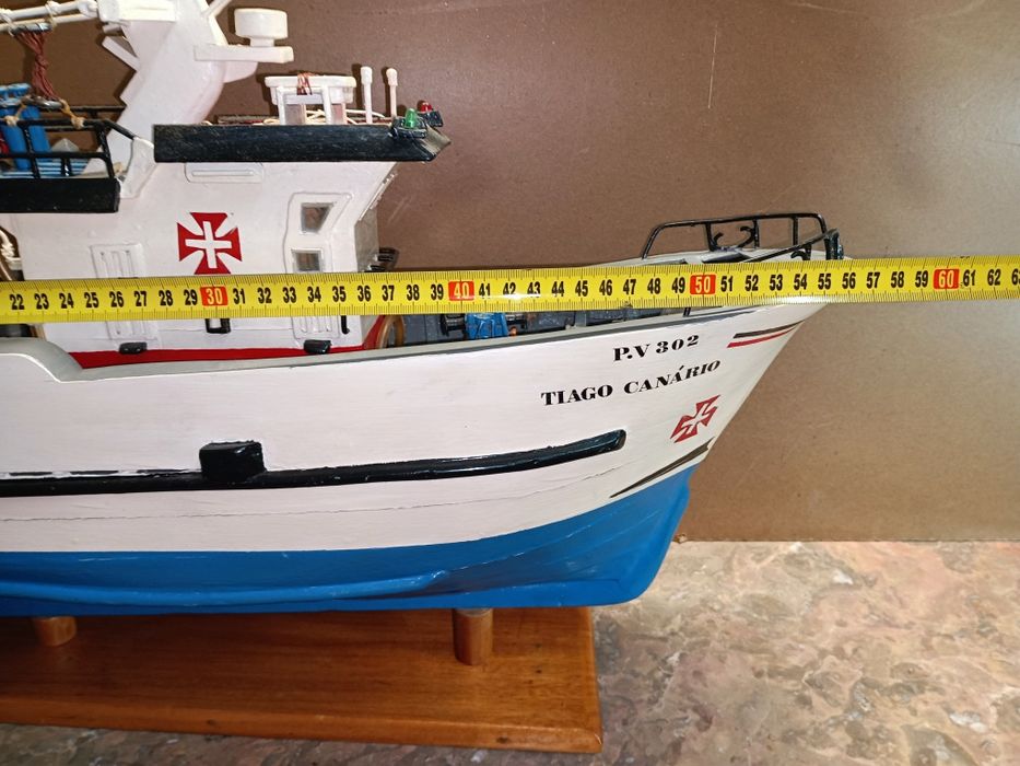 Barco em madeira para coleção, feito artesanalmente, medidas: 56/45cm.