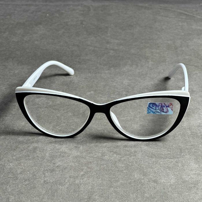 Жіночі окуляри з білою пластиковою оправою для зору ± – код 550 С1