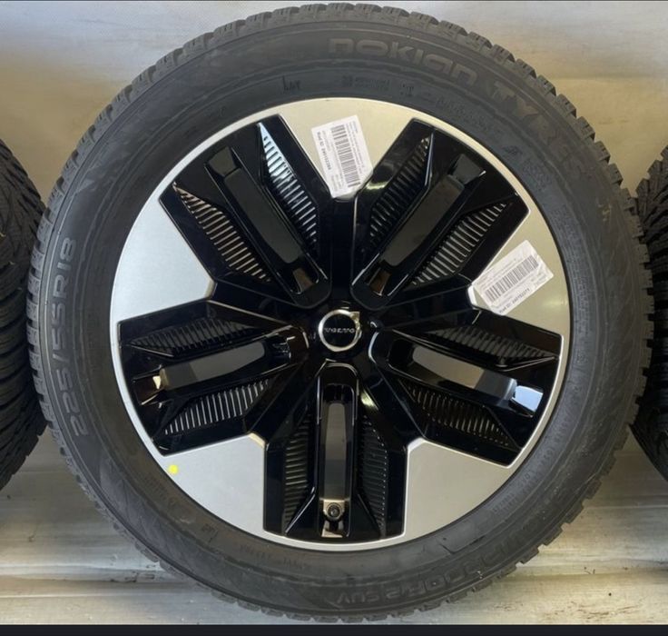 Volvo Ex30 Koła Alu 225/55r18 Nokian zima 5x108 Oryginał