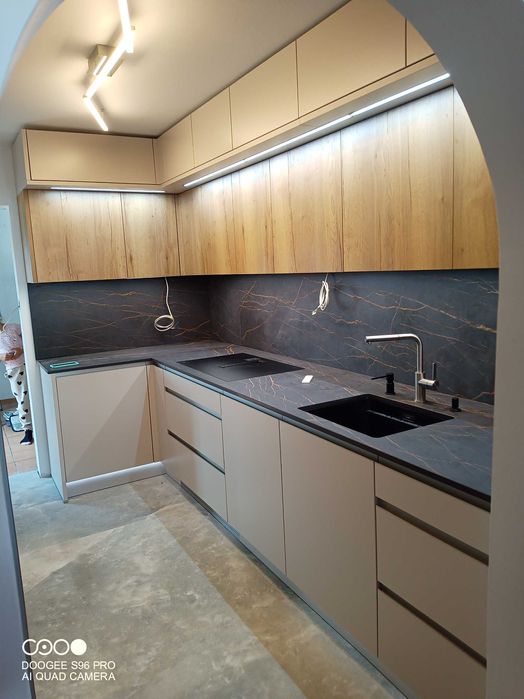 Montaż mebli modułowych Wymiana blatów Meble na wymiar