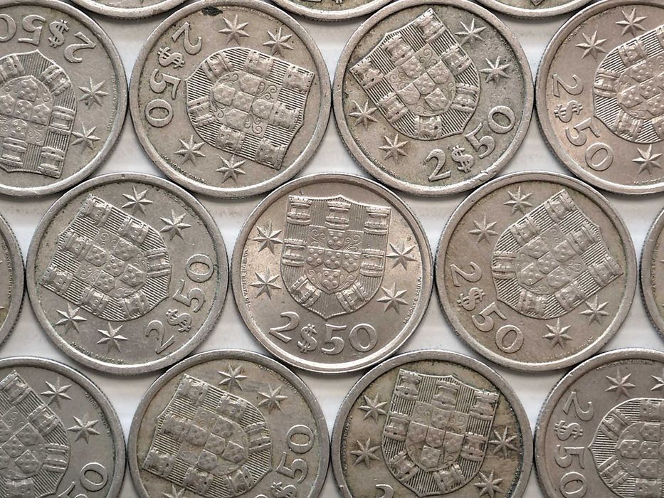 Lote de 30 Moedas 2 Escudos e 50 Centavos 1972
