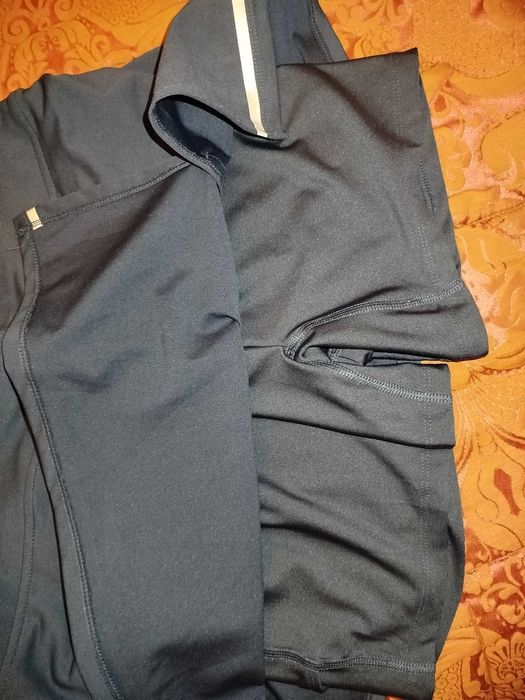 T-shirt e saia calção de senhora para jogar tênis da Decathlon