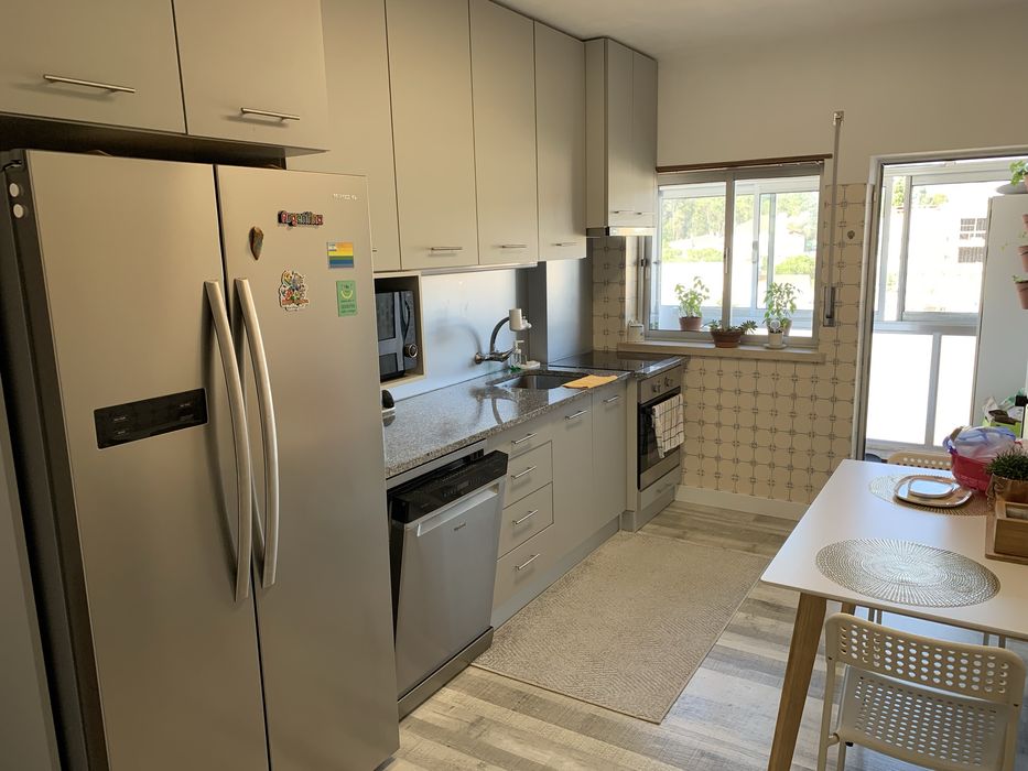 Quarto com varanda vista para o castelo
