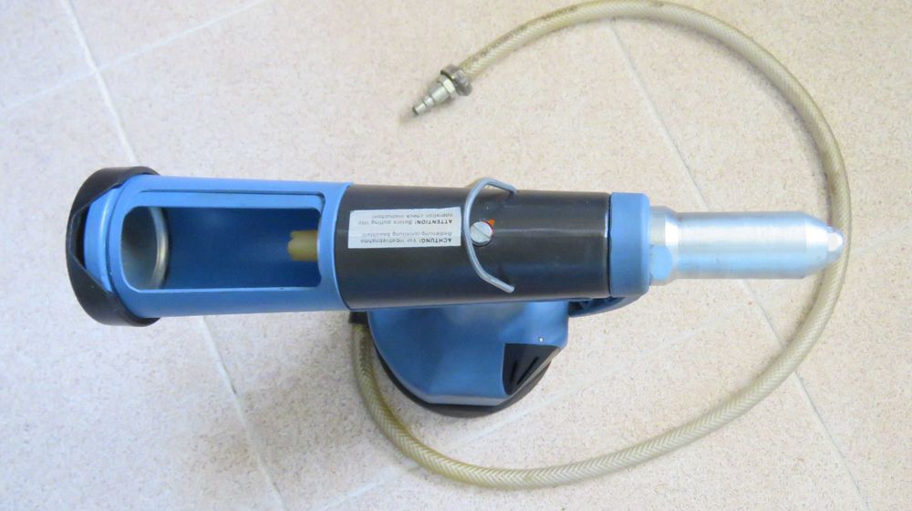vendo máquina de cravar rebites pneumática
