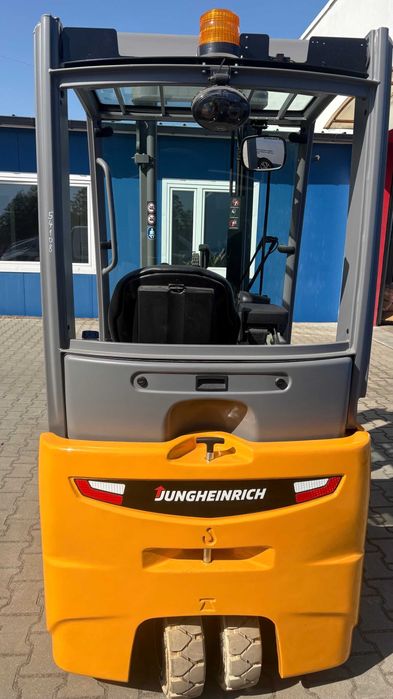 Elektryczny czołowy wózek widłowy Jungheinrich EFG213