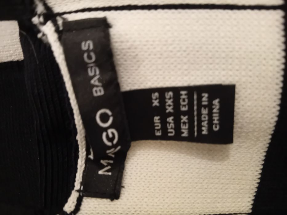 Vestido branco e preto Mango