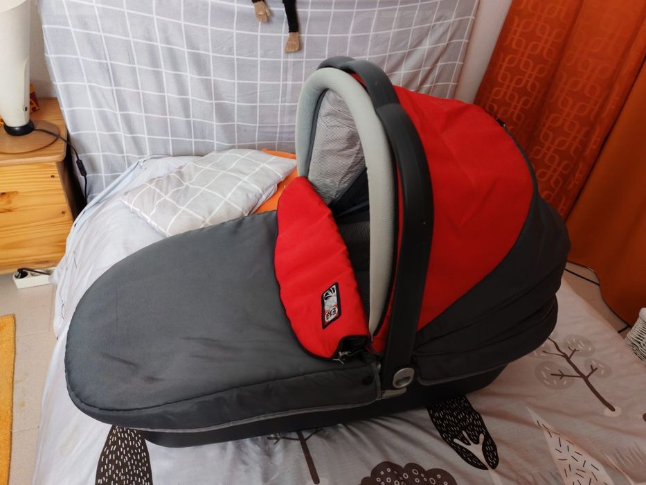 Alcofa da Marca Pré-Natal e mochila da Chicco