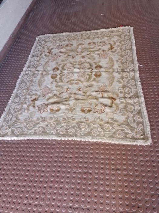 Tapetes de arraioloscom um pequeno defeito