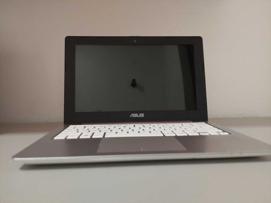 Smukły laptop/notebook Asus X201E (SSD, 4GB RAM)