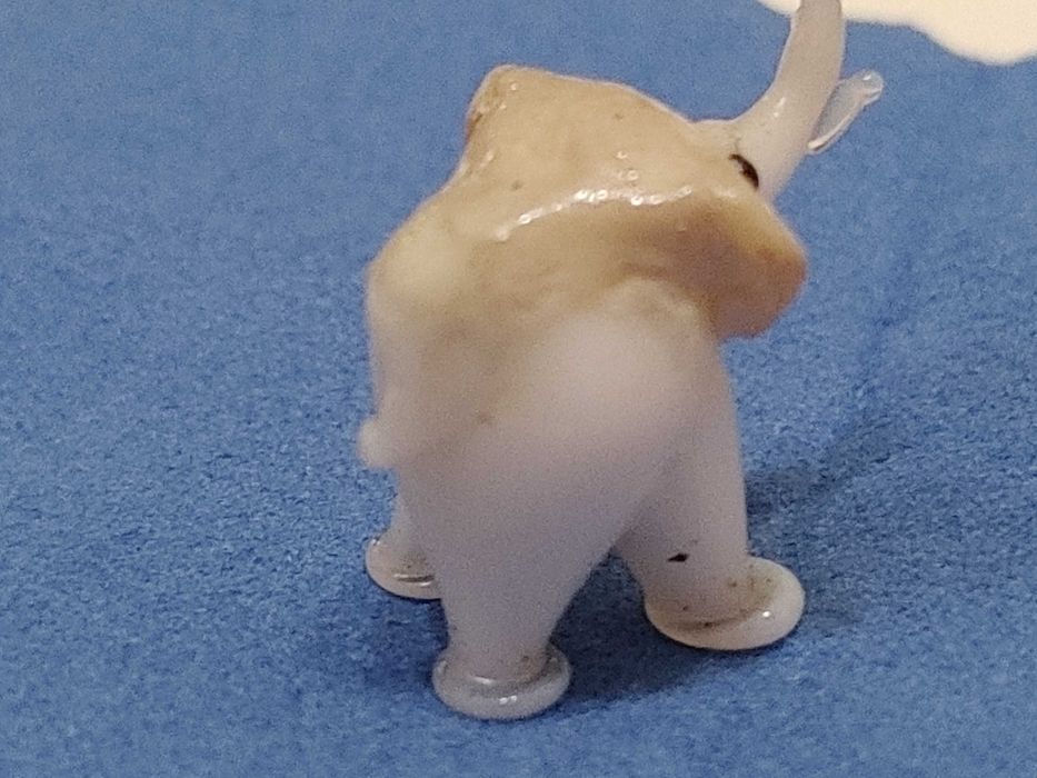 Słonik słon figurka szklana lata 70