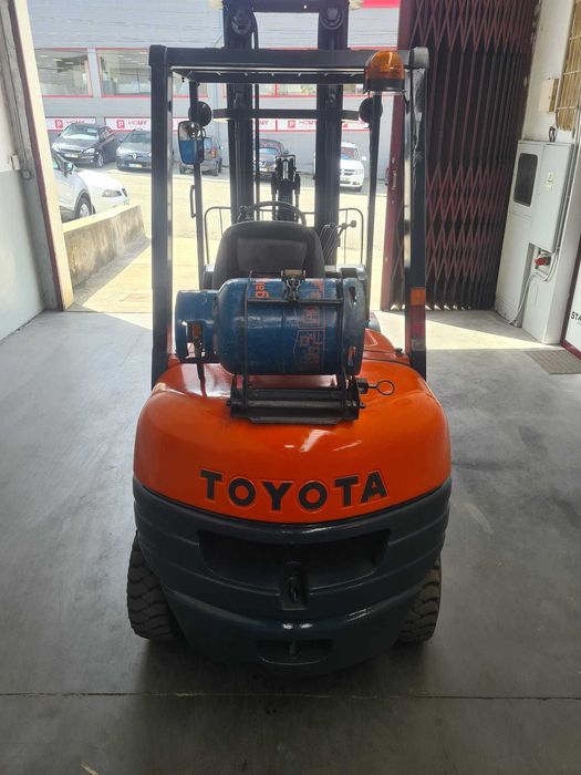 Toyota 3000kg gás 5500m