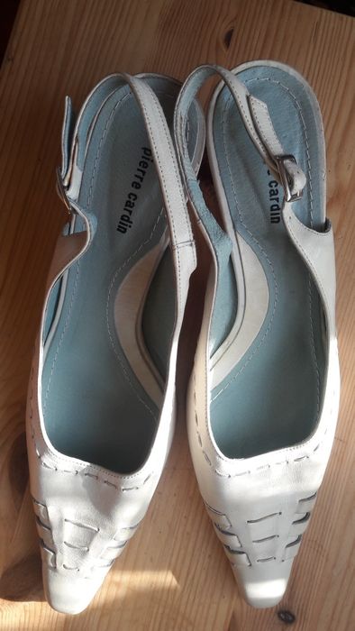 Beżowe sandały Pierre Cardin rozm.39