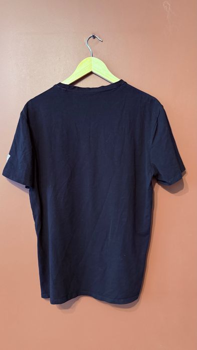 T-shirt czarny Guess L