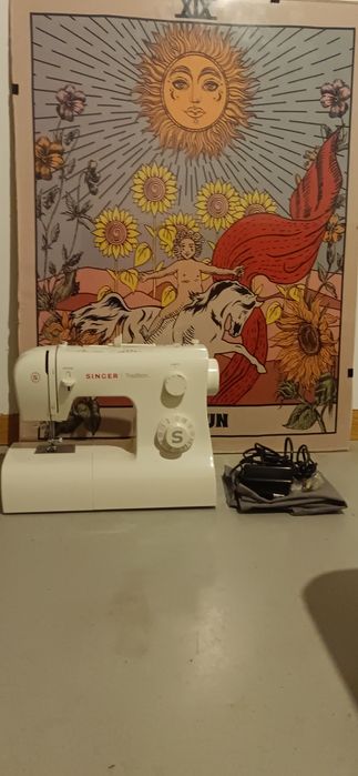 Maquina de costura Singer nova