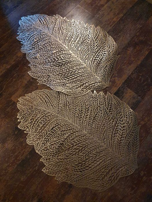 Komplet 5 złotych podkładek pod talerze