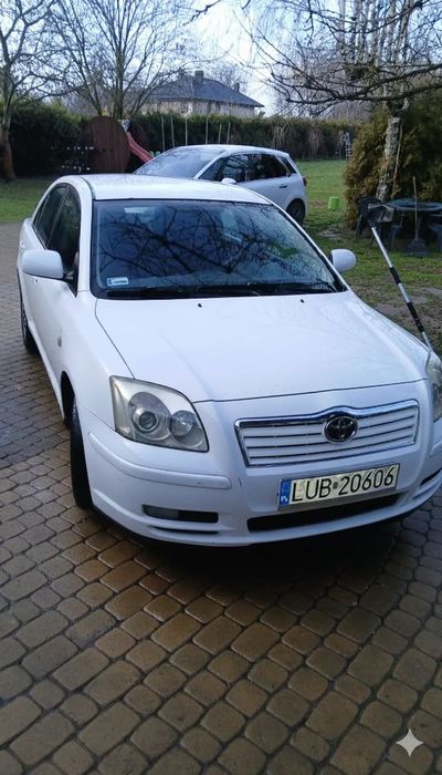 Toyota Avensis Toyota avensis 1.8 benzyna gaz vialle 5gen liftback biały