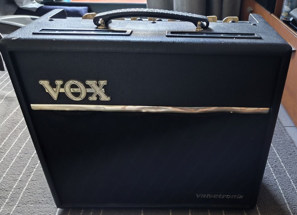 Para despachar: Amplificadores de guitarra Vox Valvetronix e Laney TF100