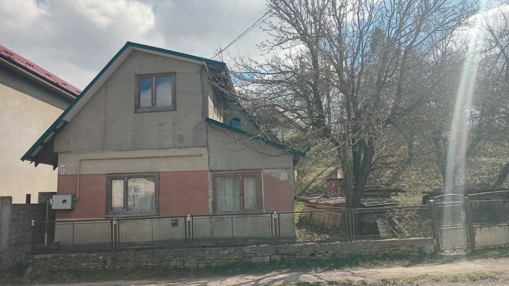 Домоволодіння у Карпатах (Закарпатська обл.)