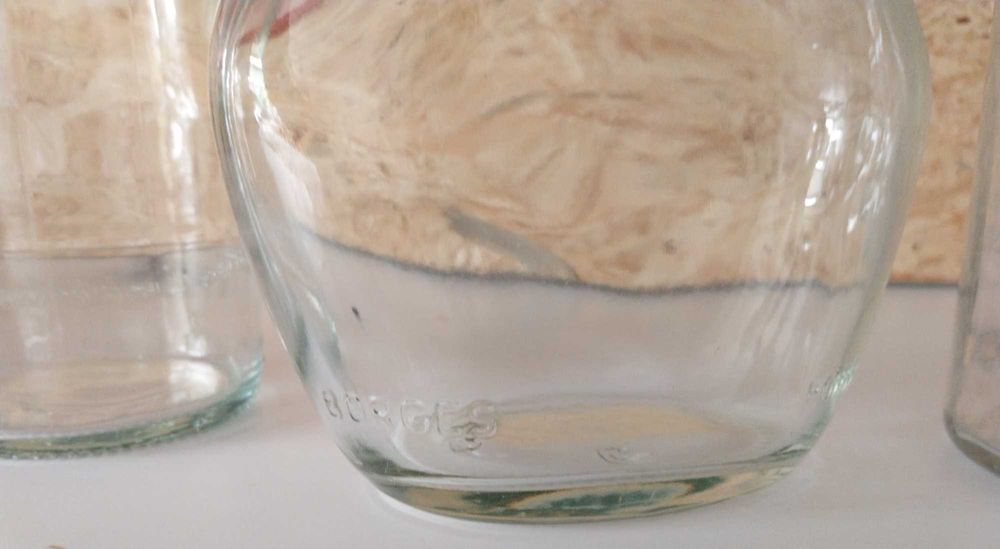 Garrafas de vidro antigas – transparentes