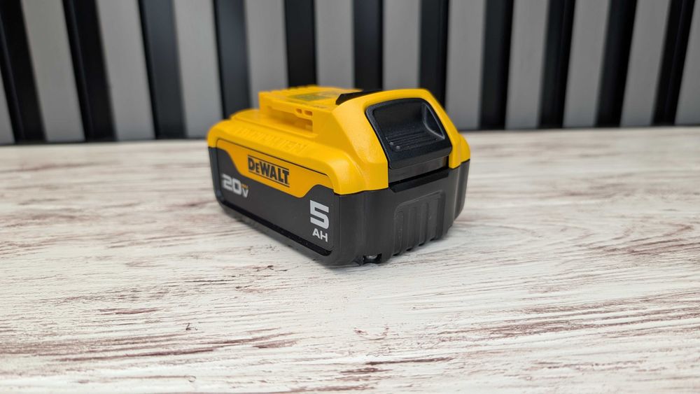 Акумулятор батарея DeWALT DCB205 5Ah