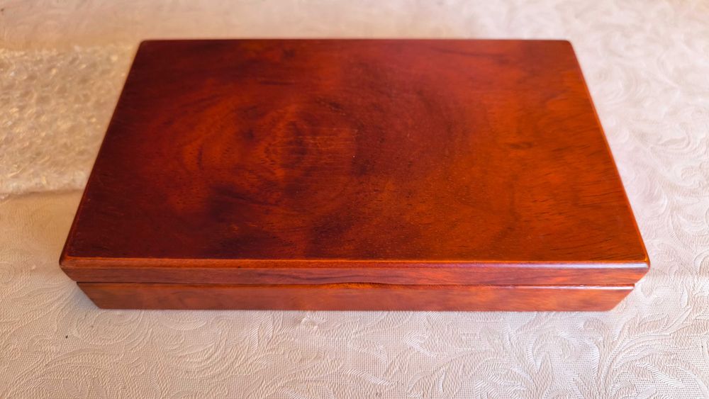 Abre cartas caneta porta chaves white and Mackay em caixa de madeira