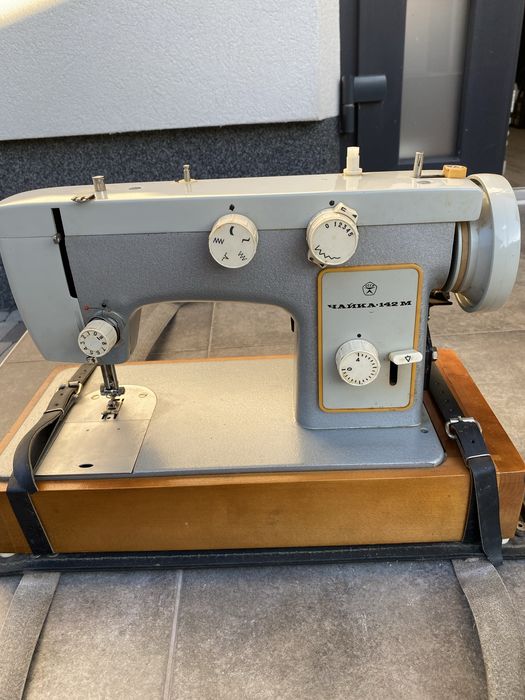 Швейная машина настольная Чайка 142 М