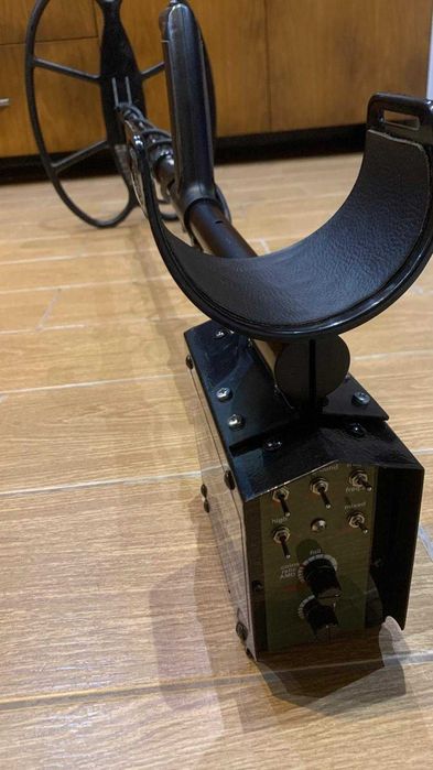 Detetor De Metais Profissional Relic Striker  frequência ultra baixa de 4,8 kHz